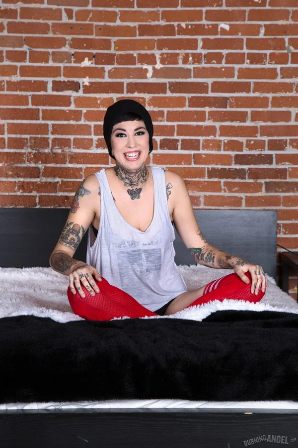 Punk girl Aayla Secura showcases her bald pussy in thigh high socks  - Fetish, Latina, Short Hair, Non Nude, Pussy, Spreading  - Photo 1
