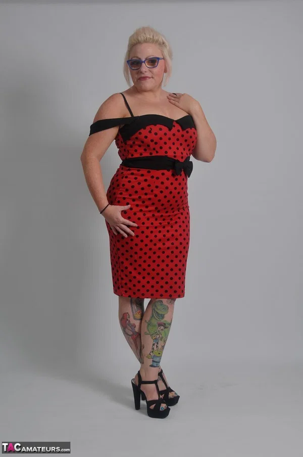 Tattooed blonde Mollie Foxxx removes her dress while wearing glasses  - Mature, Chubby, Thick, Curvy, Lingerie, Glasses, British, Redhead, BBW, Tattoo  - Photo 1