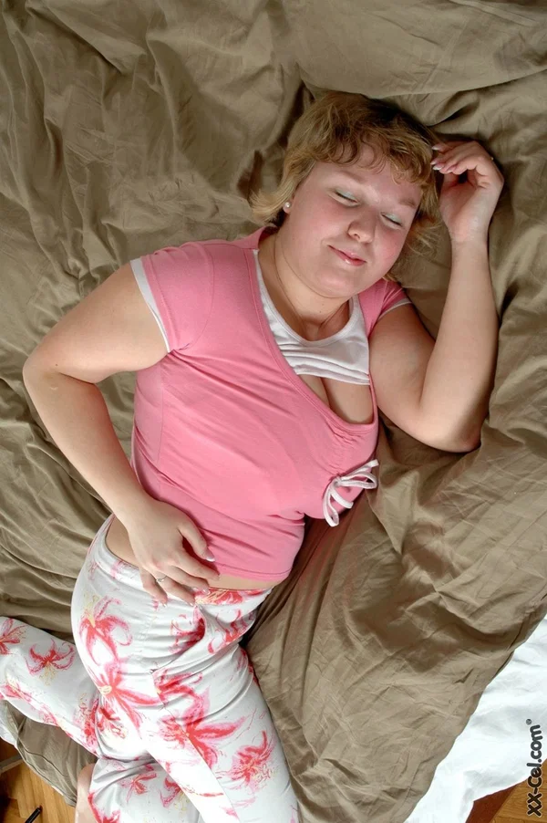 Chubby short-haired doll Jennifer strips to show her massive natural boobs  - Chubby, BBW, Curvy, Thick, Big Tits, Short Hair, Amateur, MILF, Nipples, Undressing  - Photo 1