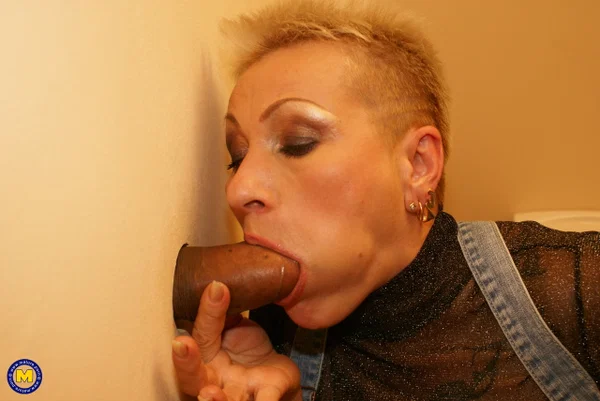 Mature with pierced nips Lissa gets rammed by a black guy through a gloryhole  - Mature, Amateur, European  - Photo 11