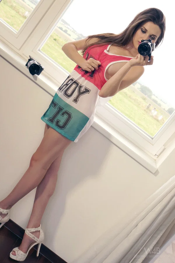 Brunette teen Serena takes selfies of her perky tits and bald pussy  - Teen, Babe, Glamour, Model, Cute, Beautiful, Solo  - Photo 1