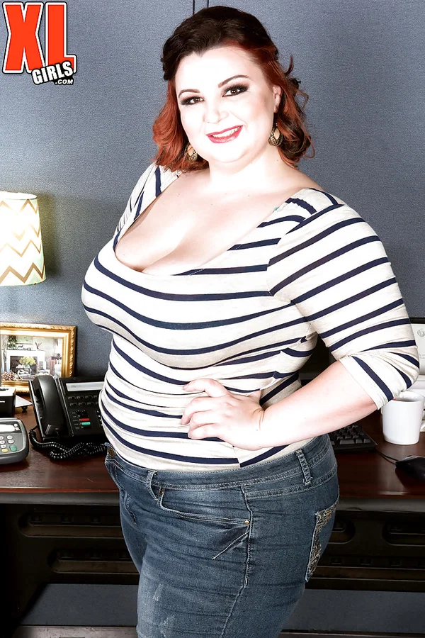 Obese solo girl Lucy Lenore revealing large tits and huge ass  - BBW, MILF, Chubby, Big Tits, Office, Curvy, Clothed, Thick, Ass, Jeans  - Photo 1