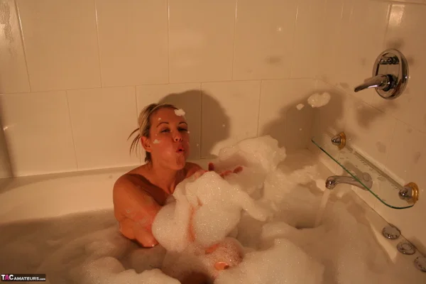 Blonde teen Aussie Jewel plays with soap bubbles while taking a bath  - Bath, Face, Wet, Feet, Teen, Blonde, Big Tits, Natural Tits, Nipples, Babe  - Photo 8