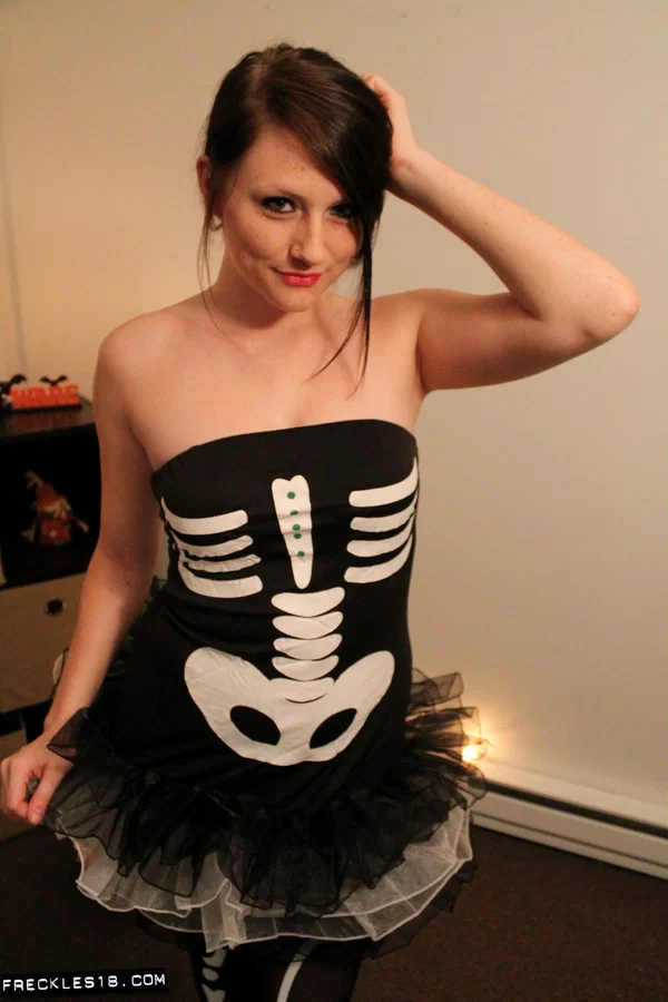 Amateur girl Freckles 18 covers her bare boobs in her Halloween outfit  - Halloween, Teen, Amateur, Pantyhose, Babe, Spreading, Close Up, Ass, Brunette, Upskirt  - Photo 1