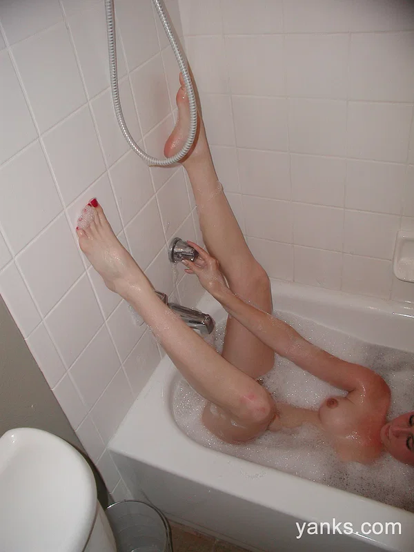 Charming young Ana teases with her enticing pussy & sexy toes in the bathtub  - Amateur, Dildo  - Photo 10