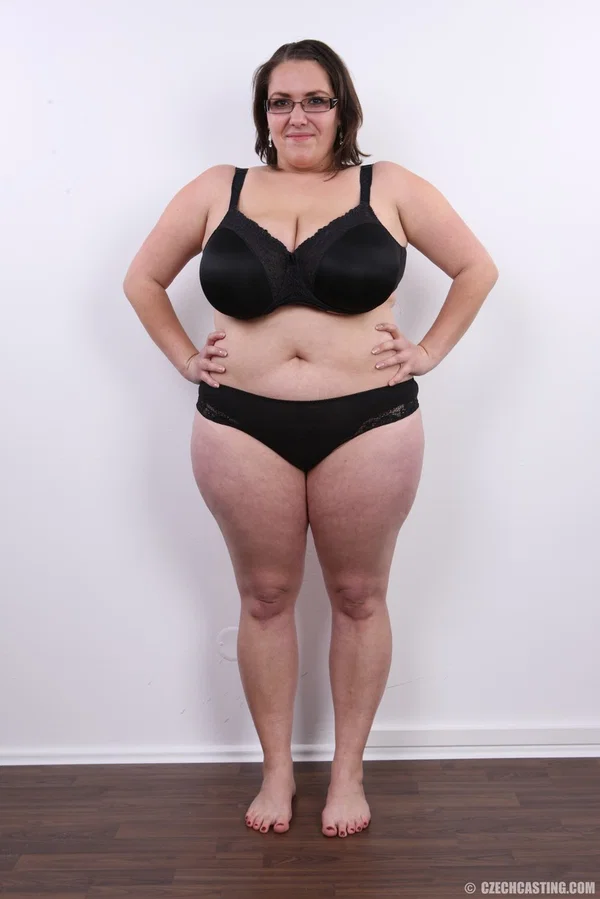 Amateur woman with glasses loses her clothing to model naked for the first time  - Chubby, Curvy, Saggy Tits, Big Tits, BBW, Casting, Czech, Glasses, Close Up, Clothed  - Photo 7