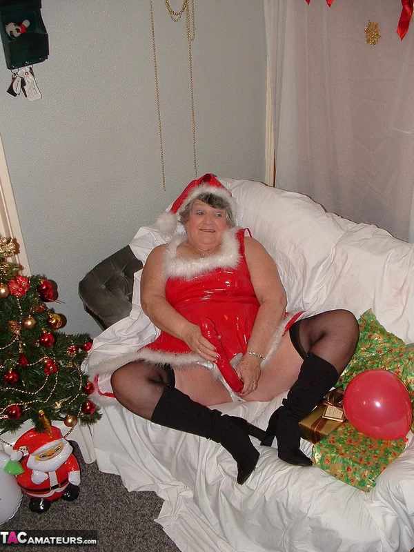 Obese nan Grandma Libby sucks and fucks Santa on a covered couch  - Granny, BBW, Christmas, Amateur, Boots, Saggy Tits, Hardcore, Chubby, Curvy, European  - Photo 2