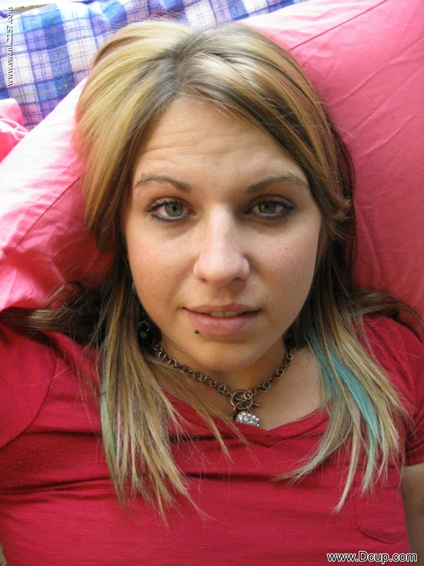 Chubby amateur blonde Roxy Blue masturbates & shows her round booty up close  - Selfie, Chubby, Thick, BBW, Face, Curvy, Teen, Panties, Pussy, Ass  - Photo 3