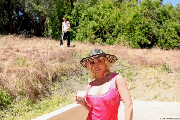 Blonde MILF with big tits Diamond Foxxx gets screwed and sprayed with load  - Mom, Mature, Anal, MILF, Blonde, Skinny, Spreading, Pussy, Big Tits, Cumshot  - Photo 4