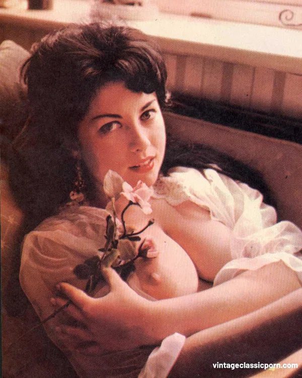 Seductive brunette flaunts her big tits while posing in a solo compilation  - Big Tits, Stockings, Brunette, Non Nude, Short Hair, Vintage  - Photo 6