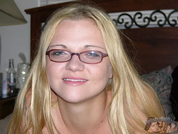 Young blonde Destiny D makes her nude premiere with glasses on her face  - Glasses, Babe, Amateur, Close Up, Feet, Blonde, Ass, Tiny Tits, Beautiful, Pussy  - Photo 9