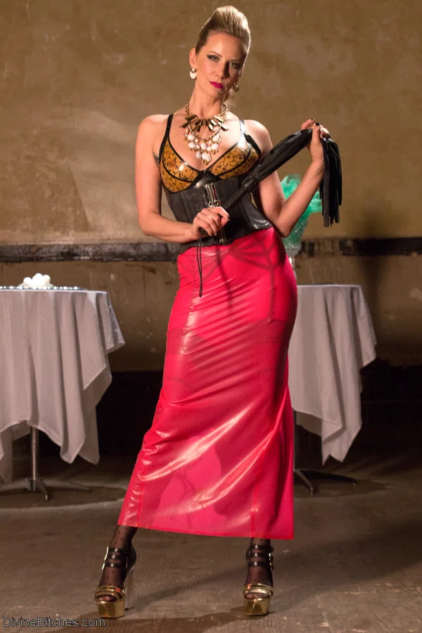 Sexy domme Maitresse Madeline Marlowe poses in a hot outfit and shows her tits  - Femdom, MILF, BDSM, Fetish, Amateur, Reality, Bondage, Big Tits, Sexy, White  - Photo 1