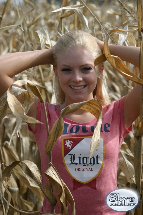 Blond amateur Skye Model flashers her bare ass among the corn stalks  - Non Nude, Outdoor, Blonde, Teen, Amateur, Ass, Close Up, Clothed, Upskirt, Babe  - Photo 1