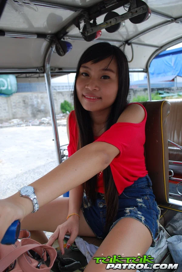 Pretty Asian Bew rides in a tuk tuk while showing her hot legs in booty shorts  - Thai, Mom, Asian, Amateur, Sexy, Tall, Skinny, British  - Photo 21