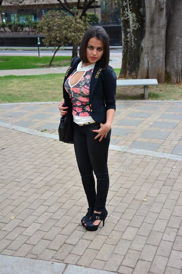 Amateur Latina has sex on the first date with a handsome stranger  - Latina, Amateur, Outdoor, Cowgirl, Short Hair, Blowjob, Feet, Spreading, Non Nude, Pussy  - Photo 2
