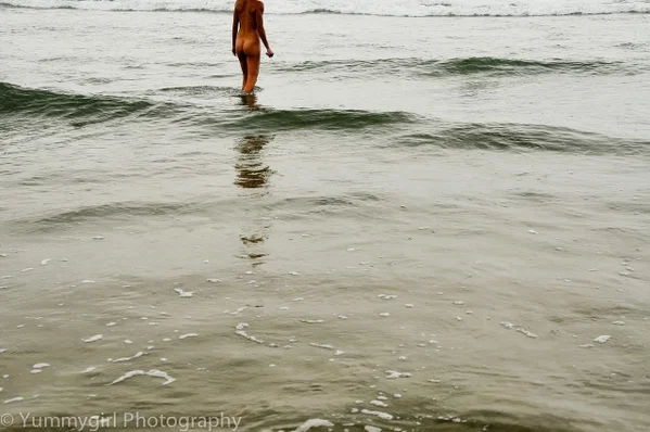Tall MILF with a hat Sofie Marie posing butt naked on the sandy beach  - Beach, Public, Tall, MILF, Outdoor, Pornstar, Pussy, White, Short Hair, Feet  - Photo 1
