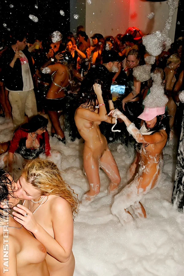 Pretty babes going wild at the drunk sex party with horny guys  - Party, MILF, Ass, Interracial, Ass Fucking, Blowjob, Kissing, Glasses, Pretty, Stockings  - Photo 9