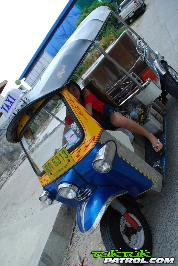 Pretty Asian Bew rides in a tuk tuk while showing her hot legs in booty shorts  - Thai, Mom, Asian, Amateur, Sexy, Tall, Skinny, British  - Photo 20