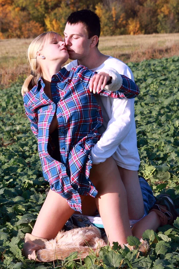 Blonde girl and her boyfriend have sex in a crop field away from prying eyes  - Ass Fucking, Doggy Style, Farm, Czech, Outdoor, Fingering, Hardcore, Teen, Kissing, Cumshot  - Photo 7