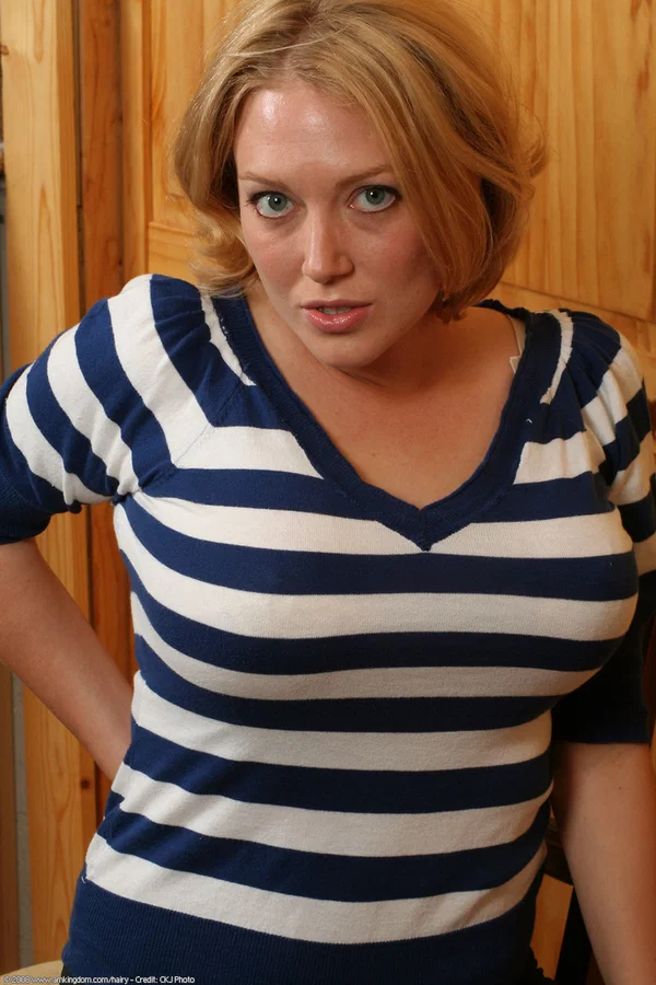 Sexy amateur strips in a solo, flaunts her big natural tits & masturbates  - Amateur, College, Teen, Cute, White, Blonde  - Photo 3