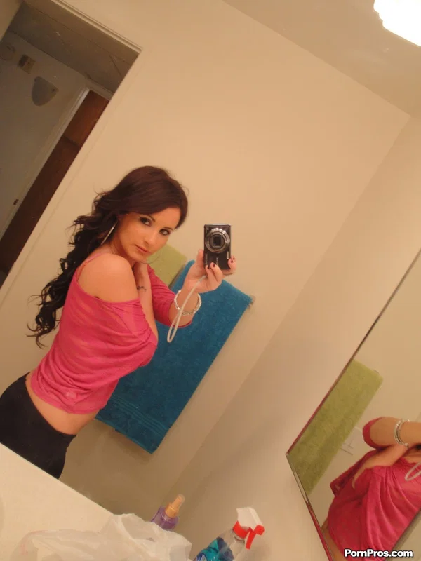 British girlfriend Mia Valentine takes photo of her sexy naked body in mirror  - Teen, Blonde, Cute, Non Nude  - Photo 3