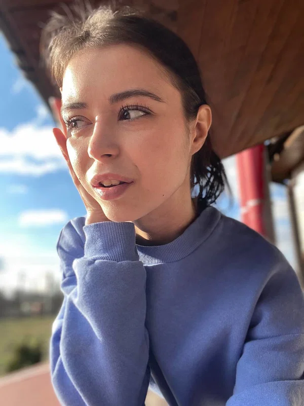 Pretty brunette teen Molly Lo changes into a Wednesday Adams look  - Cosplay, Amateur, Skinny, Face, Sexy, Bikini, Outdoor, Glasses, Short Hair, Non Nude  - Photo 11