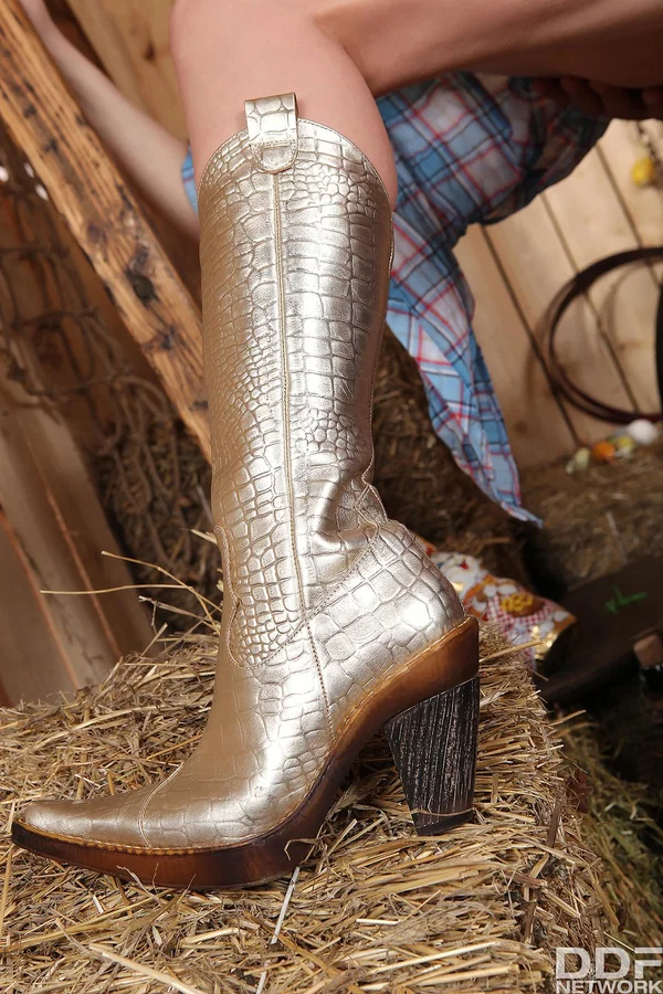 Hot cowgirl Lola Taylor gets her trimmed beaver fucked doggystyle  - Farm, Hardcore, Feet, Boots, Footjob, Ass Fucking, Russian, Petite, Legs, Blowjob  - Photo 8