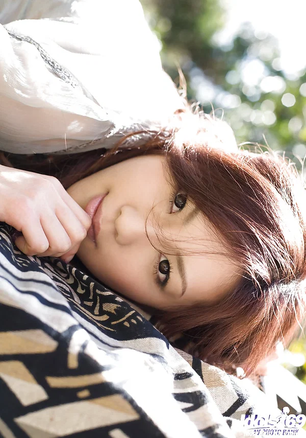 Seductive asian babe Shinohara Ryou uncovering her graceful body outdoor  - Asian, Japanese, Outdoor, Babe, Face, Skirt, Beautiful, Solo  - Photo 3