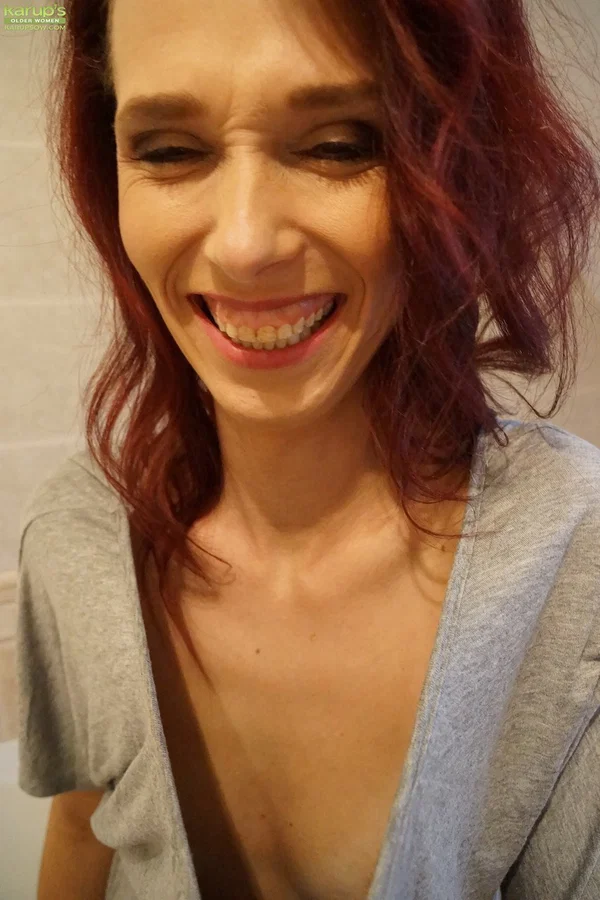 Skinny redhead mature Rebecca Red laughingly strips to pose nude on the tub  - Mature, Amateur, Redhead, MILF, Pussy, Spreading, Non Nude  - Photo 3