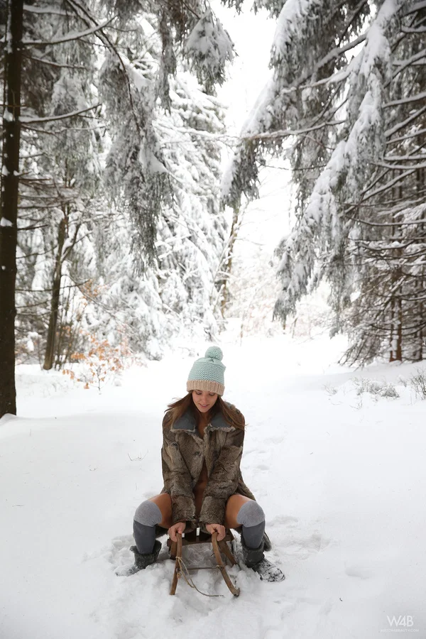 Slender glamorous babe Clover teasing nude outdoors in the snow  - Public, Czech, German, Beautiful, Outdoor, Clothed, Jeans, Babe, Boots, Glamour  - Photo 6