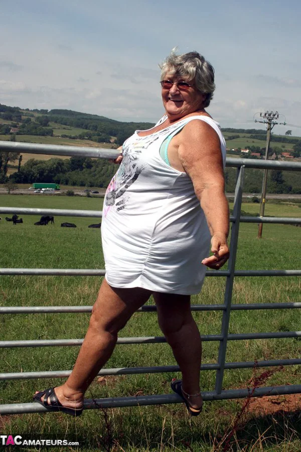Old British woman Grandma Libby exposes herself next to a field of cattle  - Granny, BBW, Big Tits, Saggy Tits, Outdoor, Glasses, Amateur, European, Chubby, Curvy  - Photo 2
