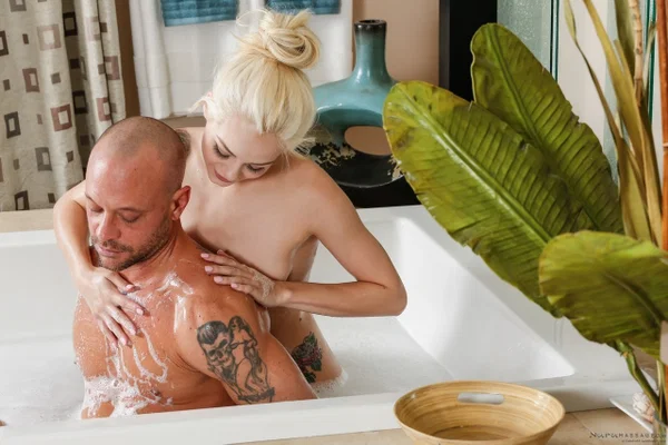 Tattooed teen Elsa Jean giving Kurt Lockwood BJ before sex in bathtub  - Teen, Massage, Tattoo, Blonde, Nipples, Shaved, Tiny Tits, Cumshot, Pussy, Blowjob  - Photo 4