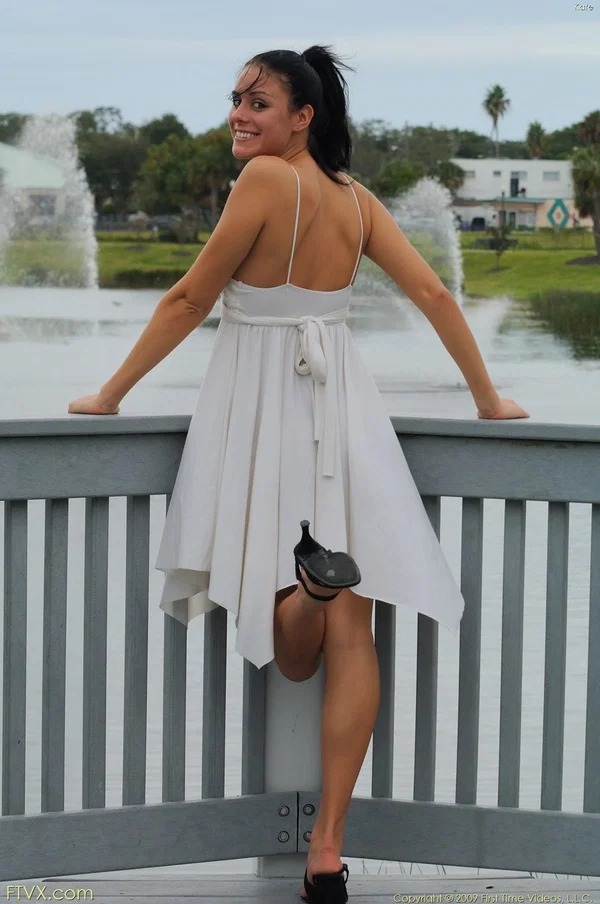 Glamour babe Kate does upskirting and flashes her cute camel toe in public  - Threesome, Tall, Upskirt, Outdoor, Clothed, Skirt, Pretty, Sexy, Perfect, High Heels  - Photo 7