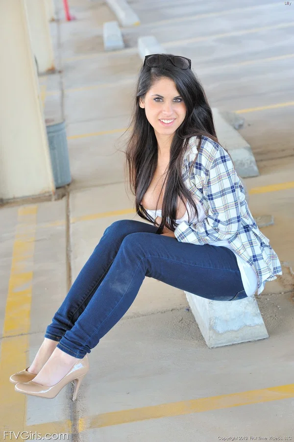 Beautiful babe Lilly shamelessly flashing her boobs and booty in public  - Jeans, Public, Sexy, Amateur, High Heels, Solo, Ass, Outdoor, Glasses, Pretty  - Photo 10