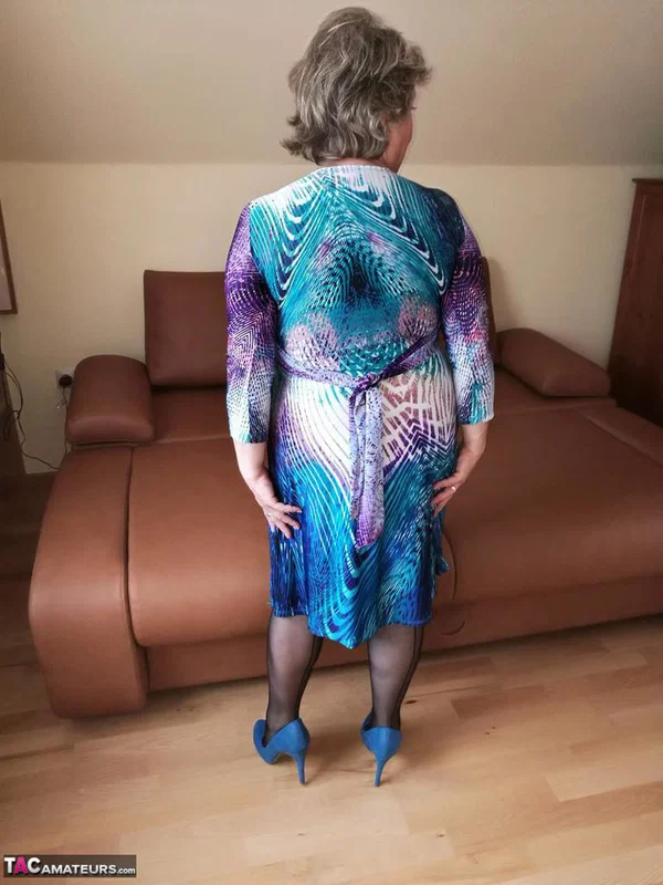 Mature woman hikes up her dress to finger fucked her moist beaver in nylons  - Granny, BBW, Amateur, Stockings, Clothed, Hairy, Spreading, High Heels, Pussy, Ass  - Photo 1