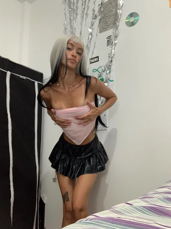 OnlyFans nympho Bass Babe Bella shows her big ass & masturbates in a solo  - Selfie, Model, Lingerie, Sexy, Tiny Tits, Panties, Ass, Close Up, Feet, Skirt  - Photo 6