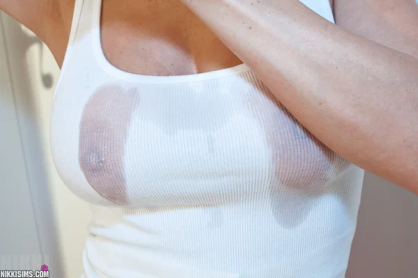 Amateur blonde Nikki Sims gets oiled fully clothed in the bathroom  - Amateur, Bath, Shorts, Blonde, Oiled, Natural Tits, Clothed, Big Tits, Babe, MILF  - Photo 9
