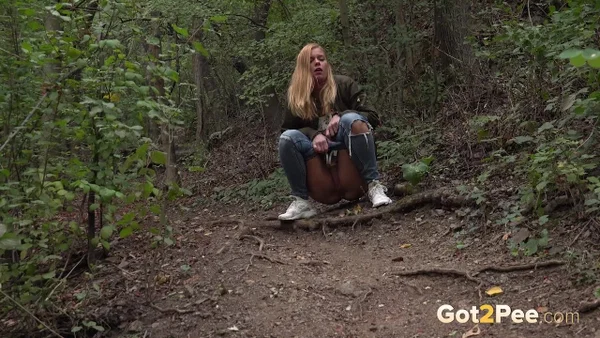 Blonde girl Chrissy Fox gets caught taking a piss while out in the woods  - Pissing, Jeans, Redhead, Blonde, Outdoor, Czech, Spreading, Pussy, Undressing, Shaved  - Photo 2