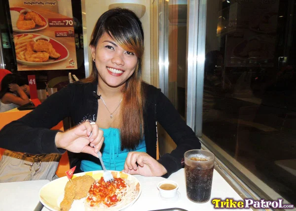 Asian amateur Cindy has sex with a foreigner after enjoying a free meal  - Asian, Amateur, Hairy, Tiny Tits, Panties, Spreading, Ass Fucking, Nipples, Pussy, Close Up  - Photo 1