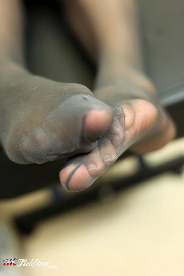 Tall black girl Layla Brown rubs her pantyhose covered feet together  - Ebony, Pantyhose, African, Close Up, Feet, Jeans, Lingerie, High Heels, Clothed, Pigtails  - Photo 11