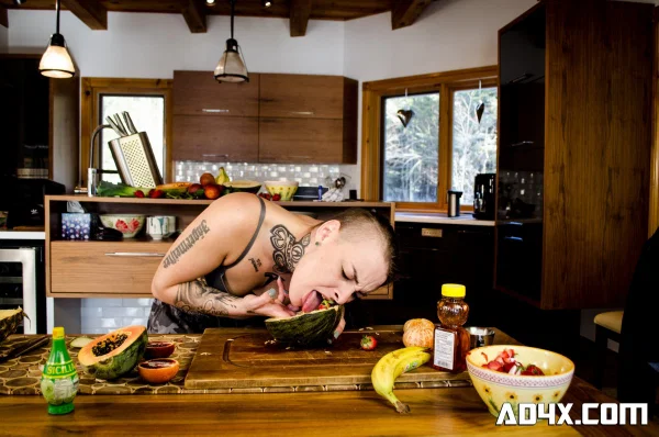 Tess X & Roxy Staxxx make use of fruits during lesbian sex on a kitchen island  - Reality, Lesbian, Tattoo, Kitchen, Brunette, Kissing, Ass, PAWG  - Photo 10