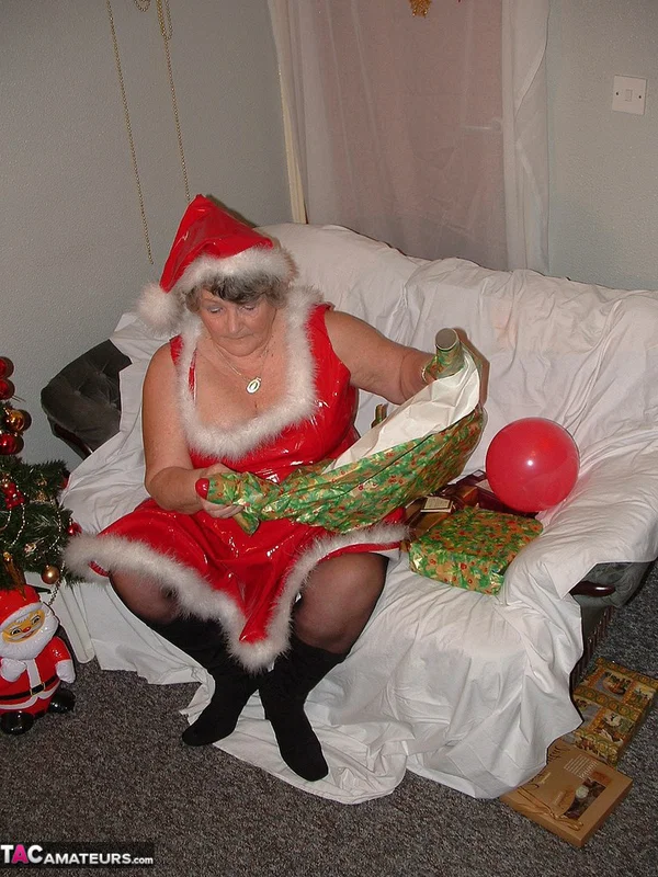 Obese nan Grandma Libby sucks and fucks Santa on a covered couch  - Granny, BBW, Christmas, Amateur, Boots, Saggy Tits, Hardcore, Chubby, Curvy, European  - Photo 1
