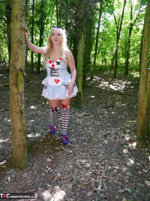Amateur chick Tempest and her GF swap oral sex with a naked man in the woods  - Outdoor, Amateur, Ass Fucking, MILF, Groupsex, Skirt, European, Doggy Style, Clothed, Handjob  - Photo 2