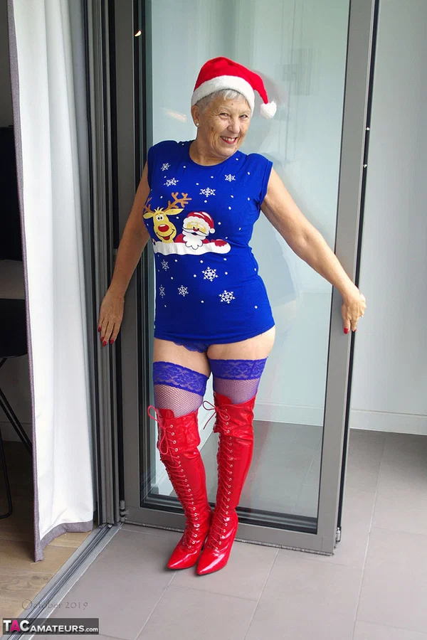 Mature amateur Savana looses her saggy tits and pussy from naughty Xmas attire  - Granny, Latex, Christmas, Boots, High Heels, Spreading, Stockings, Amateur, Pussy, Shorts  - Photo 11