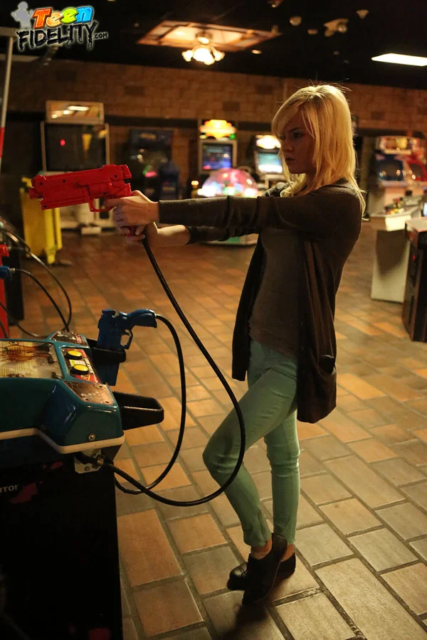 Blonde teen Chloe Foster likes her sex hard, fast and furious  - Hardcore, Teen, Ass Fucking, Blonde, Jeans, Clothed, Babe, Cowgirl, Legs, Handjob  - Photo 5