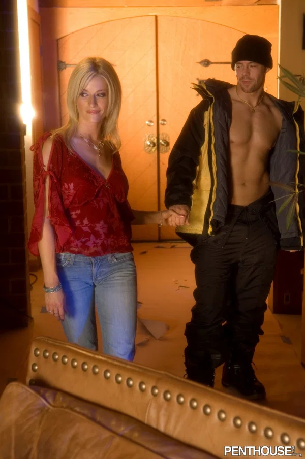 Horny blondes Cassie Courtland and Lauren Kain get fucked by a muscled guy  - Centerfold, Threesome, Blonde, MILF, Petite, Pornstar, Jeans, Reality, Skinny, Clothed  - Photo 1