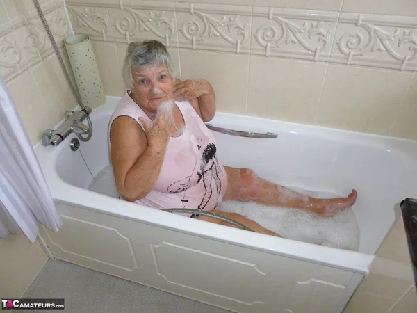 Old British fatty Grandma Libby gets naked while taking a bath  - SSBBW, Granny, BBW, Chubby, Bath, Thick, Curvy, Short Hair, Big Tits, Saggy Tits  - Photo 8