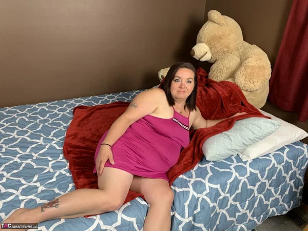 Mature BBW Sexy NE BBW spreads her pussy on a bed after showing her big ass  - Mature, BBW, Chubby, Curvy, Thick, Ass, Amateur, Clothed, Spreading, Upskirt  - Photo 2