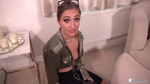 British lady Rose R exposes a breast during a candid down blouse moment  - Amateur, Close Up, British, Tiny Tits, Non Nude, Brunette, Babe, Beautiful, Solo, European  - Photo 13