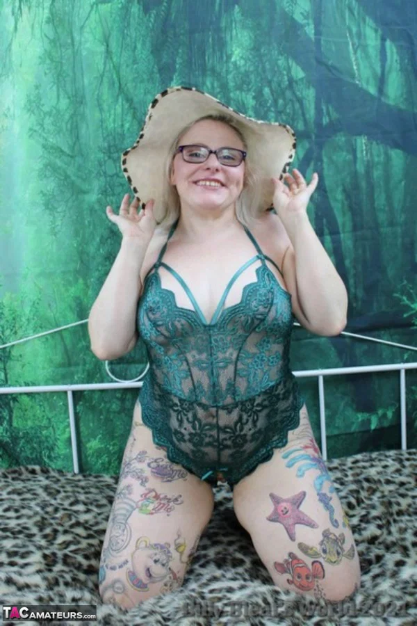 Tattooed British woman with blonde hair Mollie Foxxx masturbates with a dildo  - Mature, BBW, Thick, Curvy, Lingerie, Tattoo, Dildo, Chubby, Amateur, Masturbation  - Photo 3